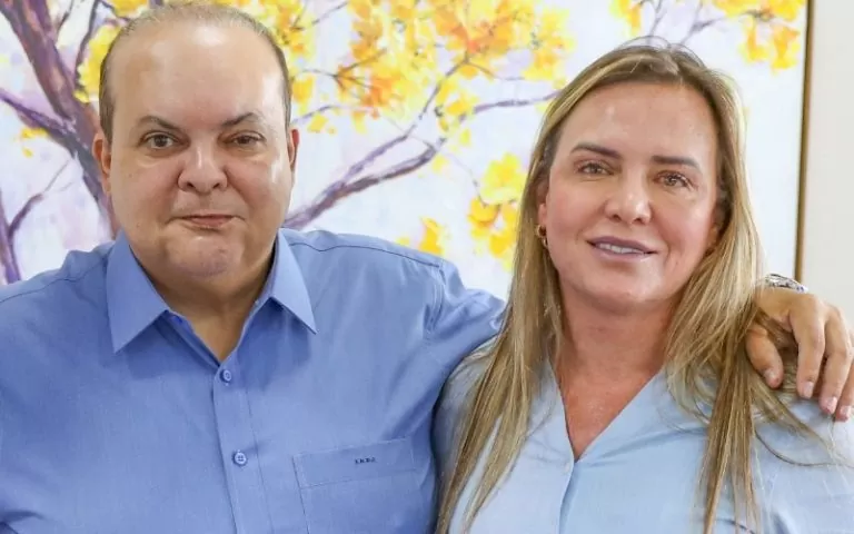 chapa composta por Ibaneis Rocha e Celina Leão enfrenta agora uma multa de R$ 50 mil devido a uma propaganda institucional veiculada três meses antes do período eleitoral que antecedeu as eleições para o Palácio do Buriti no ano passado.