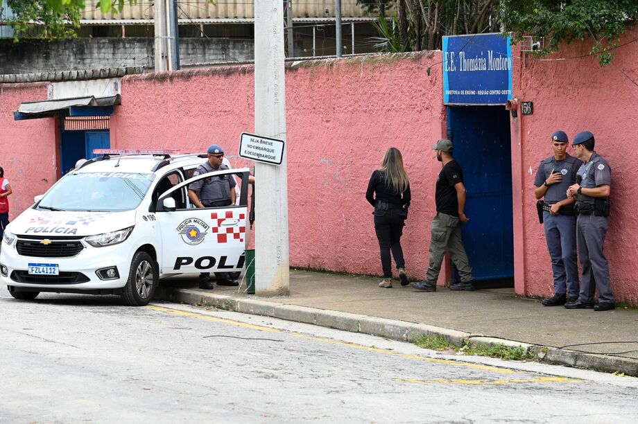 Tiroteio em escola estadual na Zona Leste resulta na morte de uma estudante e em três feridos; um adolescente foi apreendido.