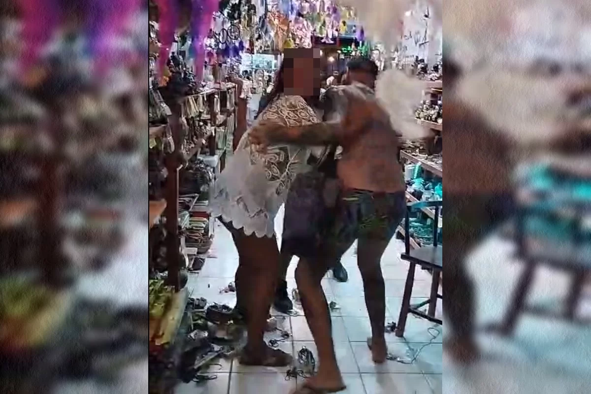 Imagens que circulam nas redes sociais mostram o momento em que uma comerciante judia sofre ataques antissemitas em uma loja na Bahia. A mulher foi chamada de “assassina de crianças” por uma cliente.