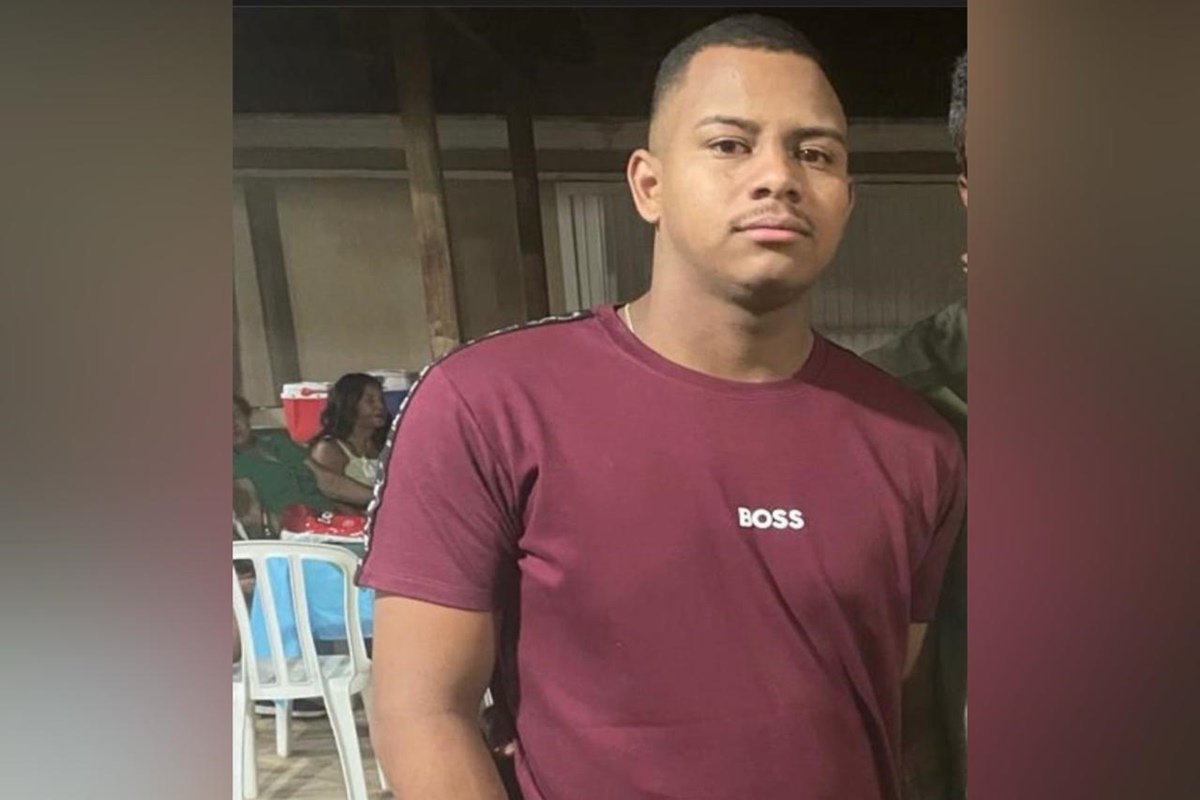 O corpo de Matheus Silva Cruz (foto em destaque), 23 anos, que estava desaparecido desde o último domingo (18/2), foi encontrado na manhã desta terça-feira (20/2) no Incra. O carro do jovem também foi encontrado queimado em uma rua no Setor O, região administrativa da Ceilândia.