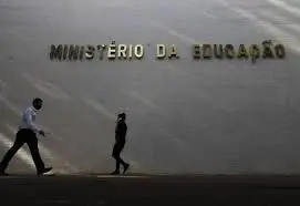 A Secretaria de Educação foi recomendada pelo Ministério Público do Distrito Federal e Territórios a manter os serviços especializados para alunos surdos na rede pública de ensino.