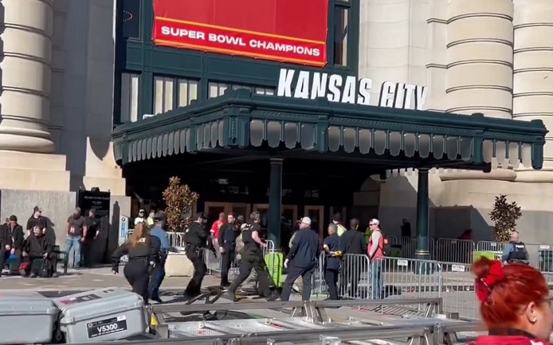 Tiroteio na final do desfile do Super Bowl em Kansas