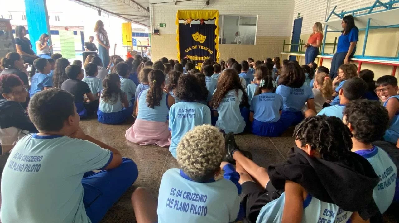 Teatro de fantoches na escola do Cruzeiro: Uma abordagem divertida no combate à dengue