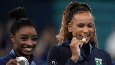 Rebeca andrade e simone biles no pódio