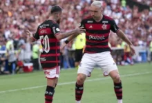 Equipe rubro-negro fez três gols na primeira etapa, levou dois no segundo, mas segurou a pressão colorada e assumiu a terceira colocação