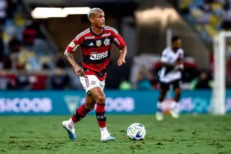 Aston Villa oferece quase R$ 100 milhões por Wesley; Flamengo recusa primeira proposta