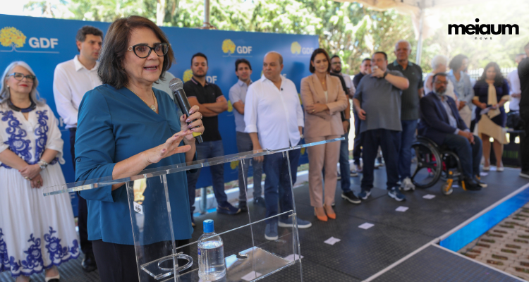 Foto da senadora Damares