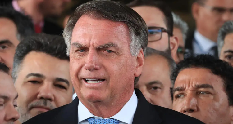 Bolsonaro nega participação em tentativa de golpe