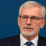 Presidente do Comitê Exige Renúncia de Maduro em Cerimônia Histórica em Oslo