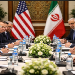 Irã aceita diálogo em Omã enquanto avança programa nuclear sob retórica de vítima