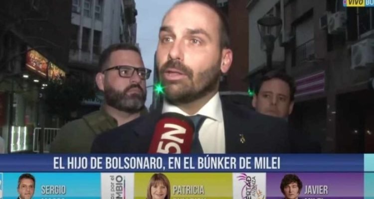 Eduardo Bolsonaro é tirado do ar de TV argentina ao defender armas