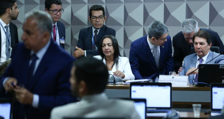 A Comissão Parlamentar Mista de Inquérito (CPMI) do 8 de janeiro está se aproximando de seu encerramento, mas enfrenta um dilema.