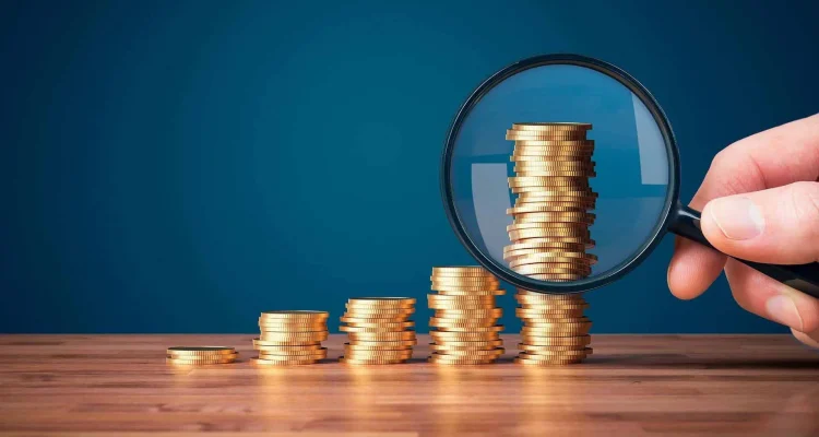 O crescimento econômico modesto e as taxas de juros elevadas tendem a direcionar a preferência dos investidores para setores mais consolidados e defensivos da economia.