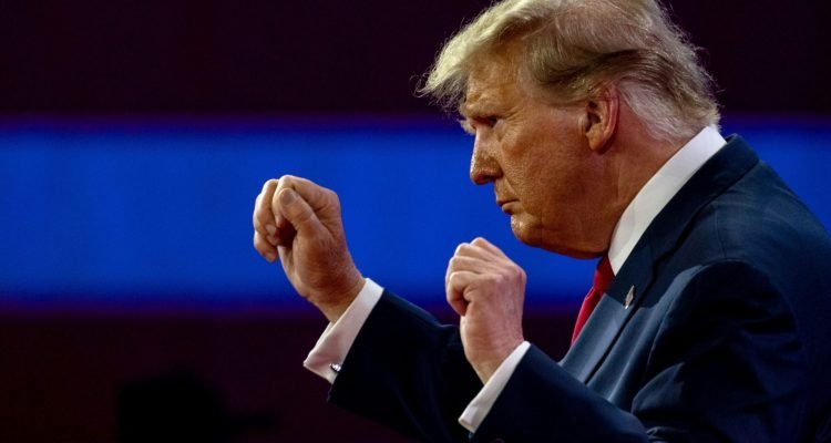 Trump fica próximo de nomeação entre republicanos após vitória na Carolina do Sul