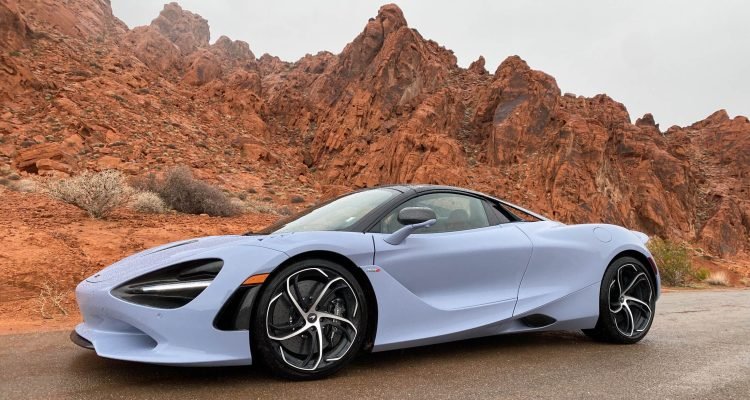 Como é dirigir o carro conversível de R$ 1,7 milhão da McLaren; veja imagens