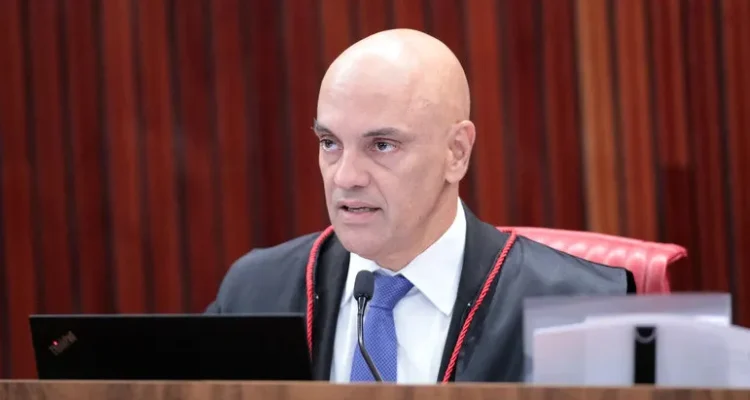 Ministro também mandou dono da empresa informar novo representante da rede social no Brasil em até 24 horas