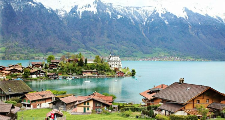 A pequena cidade de Albinen precisou criar estratégias para aumentar a quantidade de habitantes da região que, em 2018, contava com uma população de apenas 238 pessoas