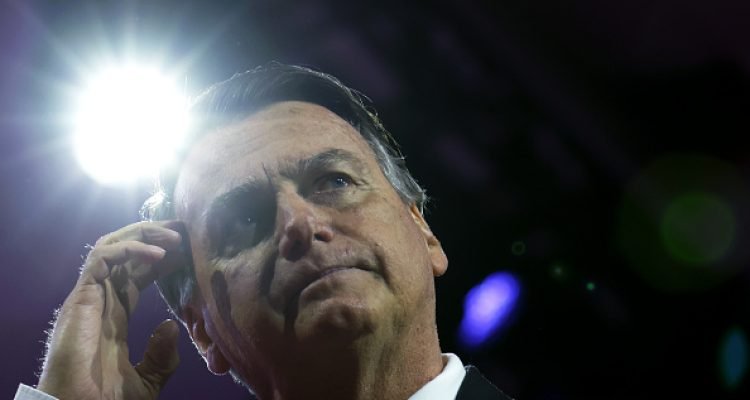 Supremo mantém decisão do TSE que multou Bolsonaro por impulsionamento ilegal