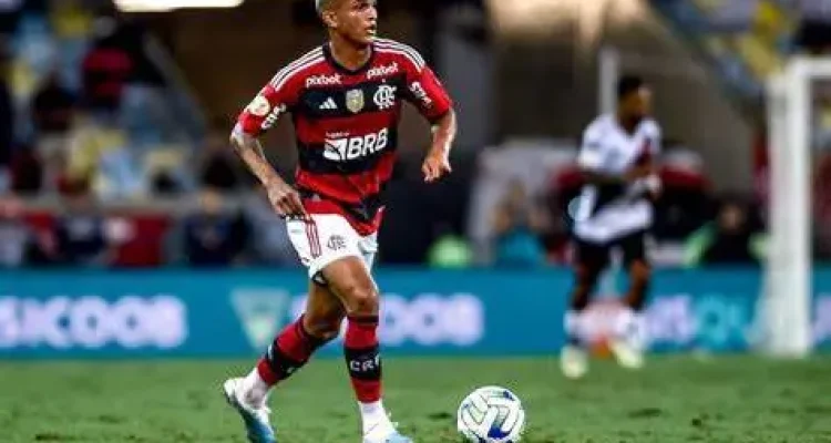 Aston Villa oferece quase R$ 100 milhões por Wesley; Flamengo recusa primeira proposta