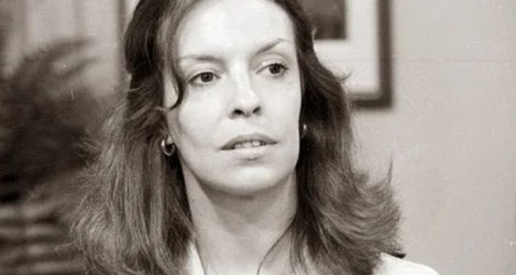 Foto colorida da atriz Regina Vianna