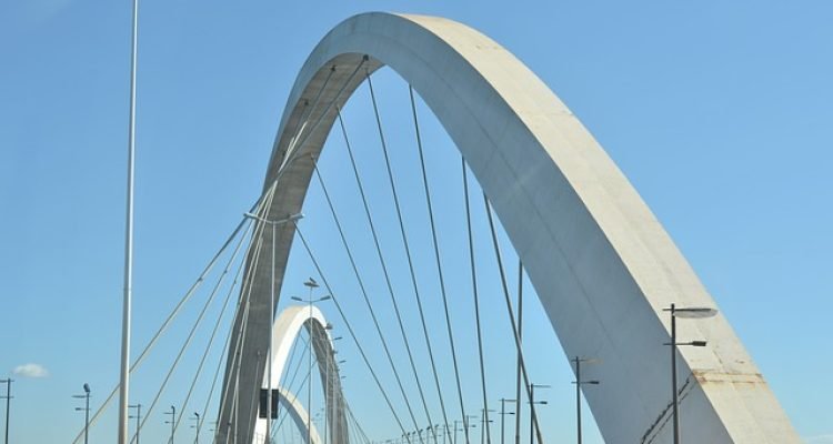 Brasilienses sofrem com aonda de calor intenso.