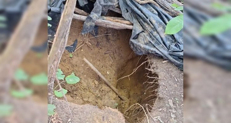 imagem colorida mostra buraco na terra feita por fugitivos do presídio de mossoró - Metrópoles