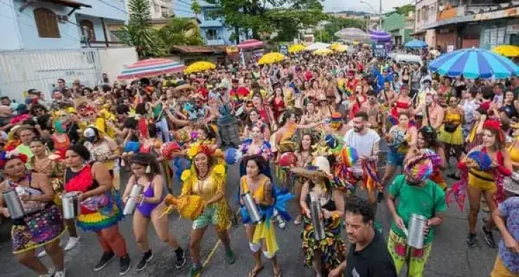 O Serviço de Limpeza Urbana (SLU) do Distrito Federal está organizando a premiação dos dez blocos de rua mais limpos durante o Carnaval, além de reconhecer as melhores iniciativas em prol da limpeza urbana durante os dias de folia.