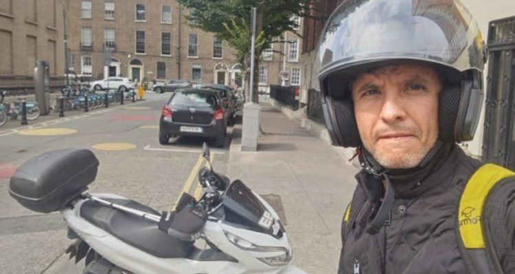 O entregador Caio Benicio