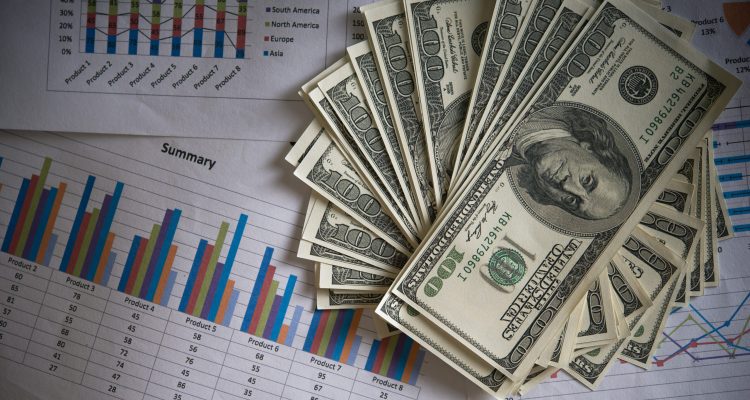 Dólar inícia hoje na bolsa na baixa.