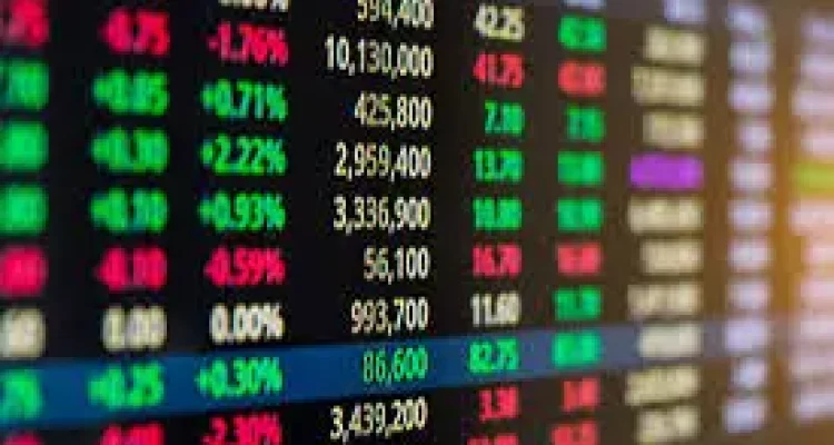 A B3, bolsa de valores, fechou esta segunda-feira (19) em 135.777,98 pontos. Além da alta de 1,36%, o resultado representa um recorde desde o início das operações brasileiras. O maior valor até o momento