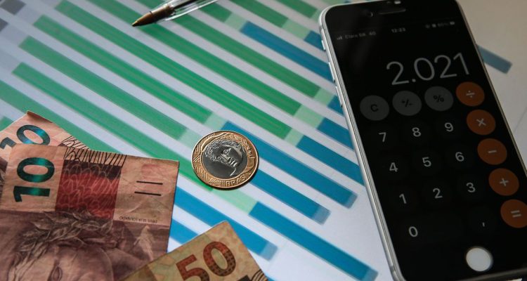 Pela terceira semana consecutiva, as projeções do mercado financeiro para o crescimento da economia brasileira em 2023 foram revisadas para cima, passando de 2,56% para 2,64%.