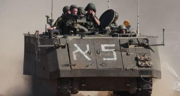 Israel rejeita a possibilidade de um cessar-fogo e intensifica sua presença na Faixa de Gaza.