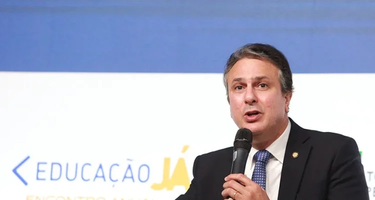 'Há uma demanda muito grande de letramento digital para professores', afirma ministro da Educação