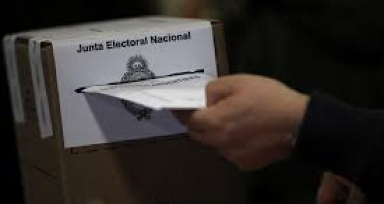 Nas eleições na Argentina, com a apuração de mais de 87% das urnas, Sergio Massa está na liderança. Milei aparece com 30% dos votos.