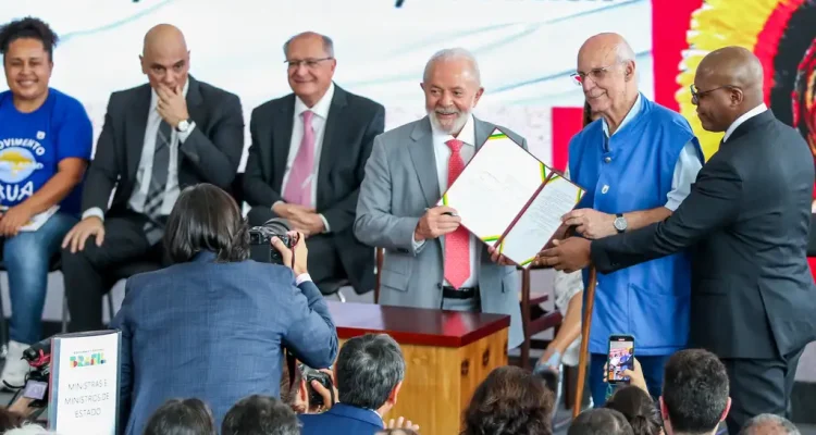 Na mira de CPI, padre Júlio Lancellotti afirma que não faz parte de ONG e apoia investigação parlamentar