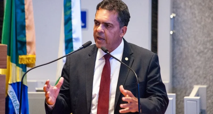 Na sessão ordinária desta quarta-feira (28) na Câmara Legislativa, o deputado Ricardo Vale (PT) abordou a preocupante exposição à dengue enfrentada pelos moradores de rua. Destacando a extrema vulnerabilidade dessa população e sua maior propensão às picadas do mosquito transmissor, o parlamentar fez um apelo ao Governo do Distrito Federal para que intensifique os cuidados com esses cidadãos.