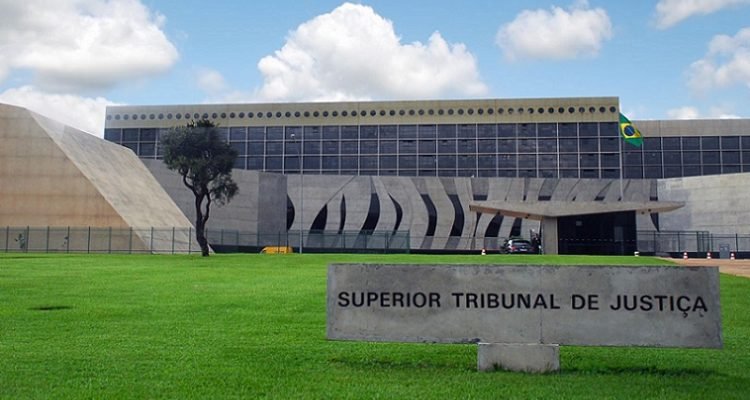 STJ autoriza aborto legal em menina de 13 anos