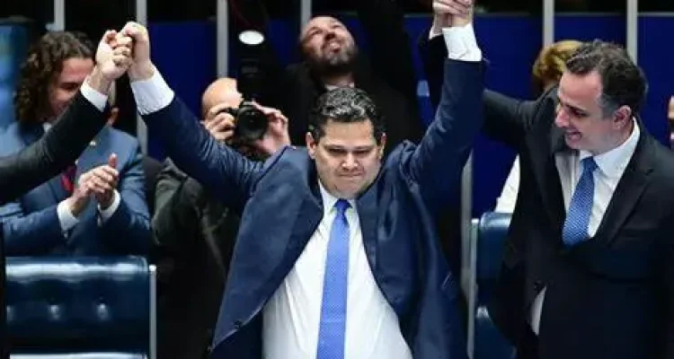 Quem é Davi Alcolumbre, novo presidente do Senado